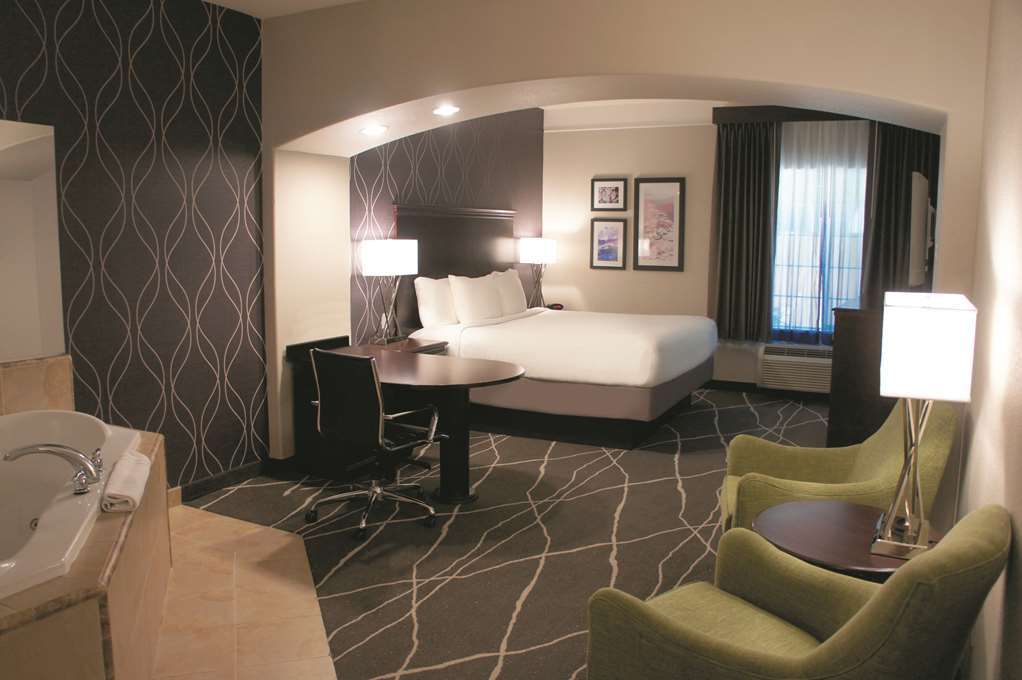 Fairfield By Marriott Inn & Suites Fresno Riverpark Room photo